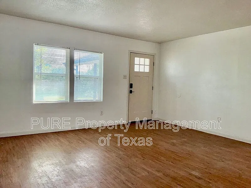 3 bed, 1.0 bath, 1282 sqft, $1,485 — Photo 3