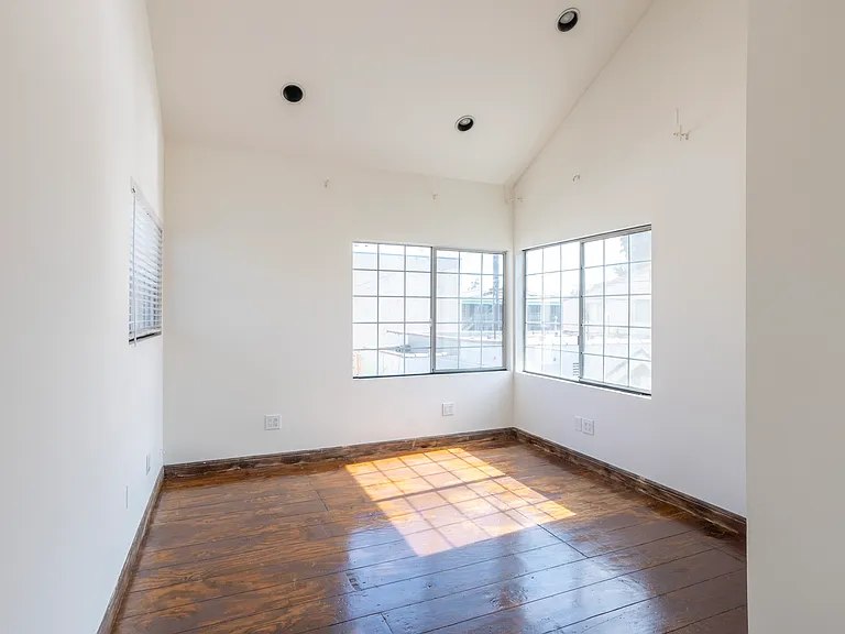 1014 N Gardner St #1015 — Photo 30