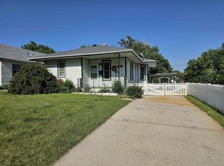 706 Pope Ave, Curtis, NE 69025