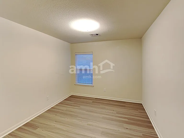 22718 Klingamans Way — Photo 16