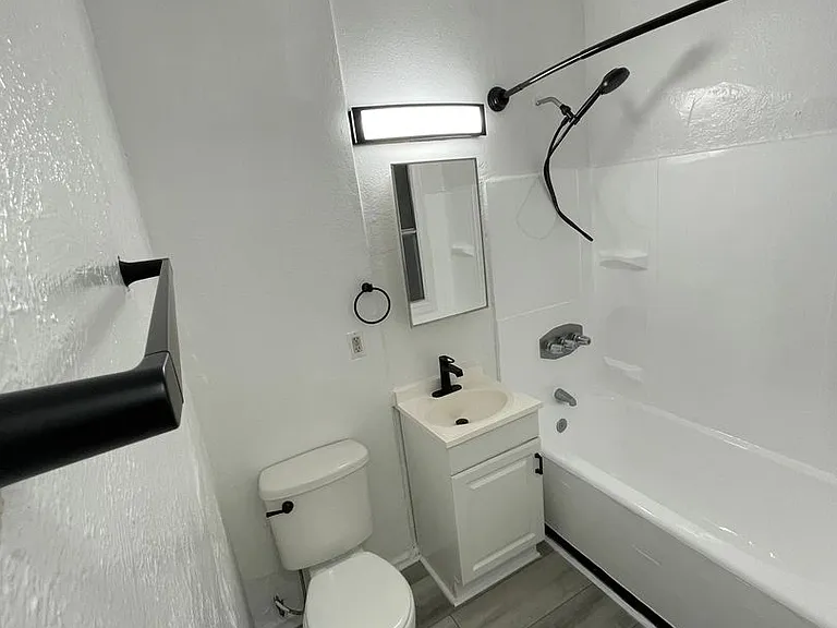 Wilton Way Apartments — Photo 78