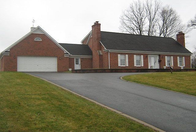 1st image of 516 Carriage Dr