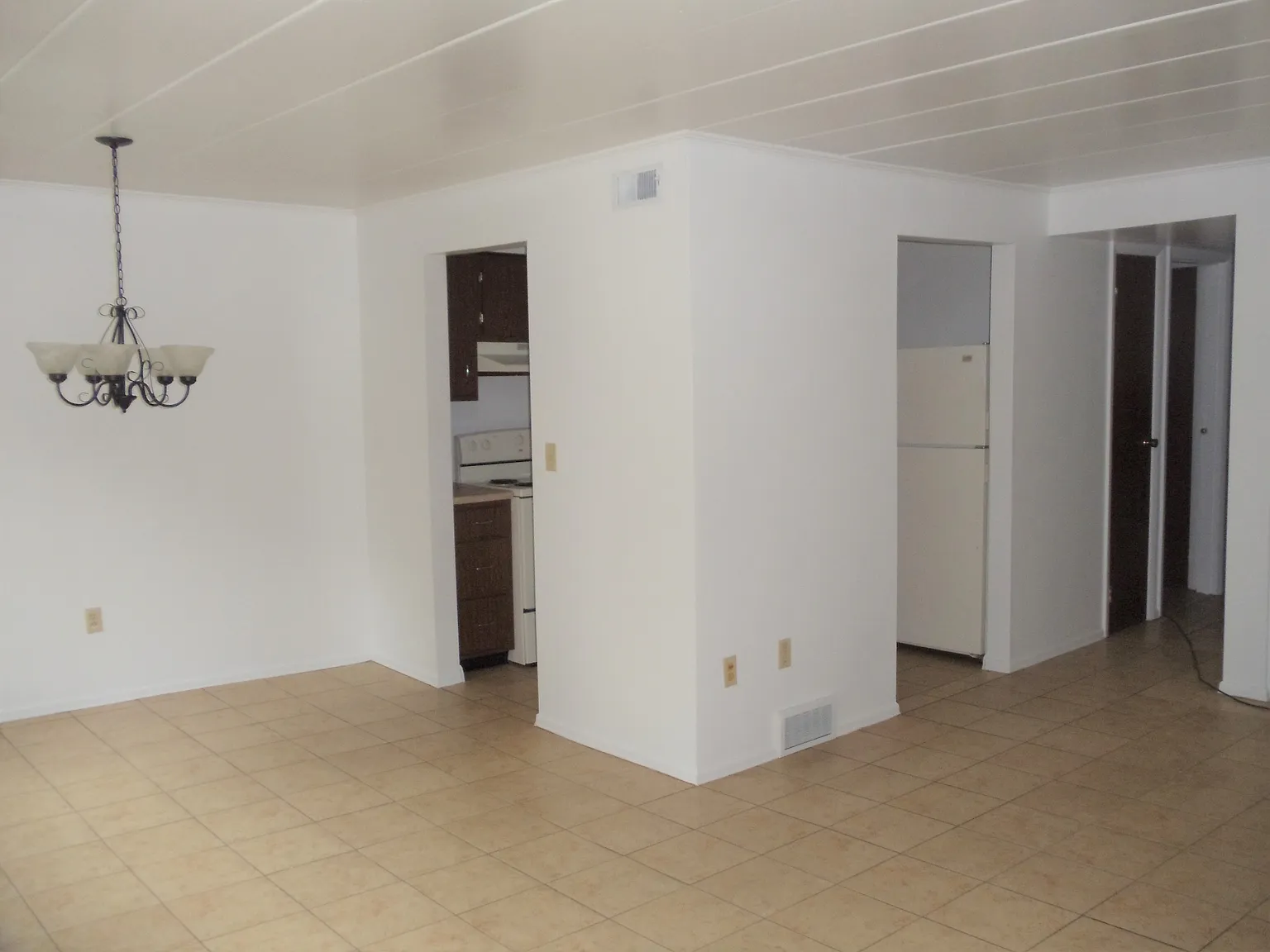 212 Hugel Dr — Photo 4