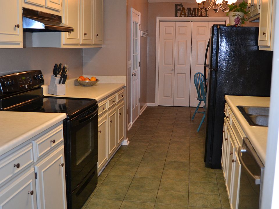 2nd image of 2545 Westover Dr