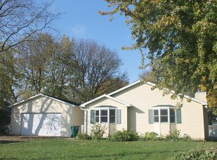 215 N Barr St, Sheridan, IL 60551