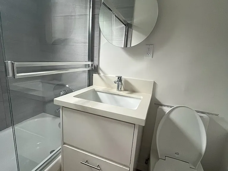 613 Westminster Ave #2 — Photo 17