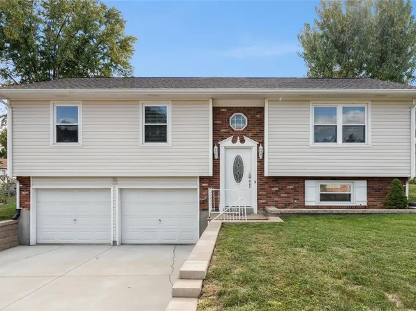 825 Cypress Dr, Pacific, MO 63069