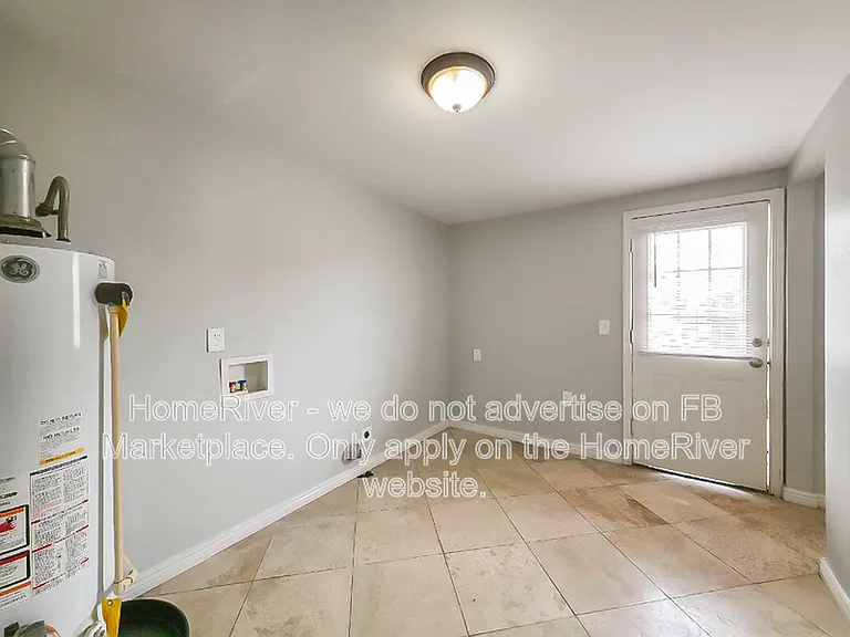 2221 E Beverly Ln — Photo 11