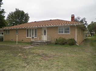 911 W 9th St, Chanute, KS 66720