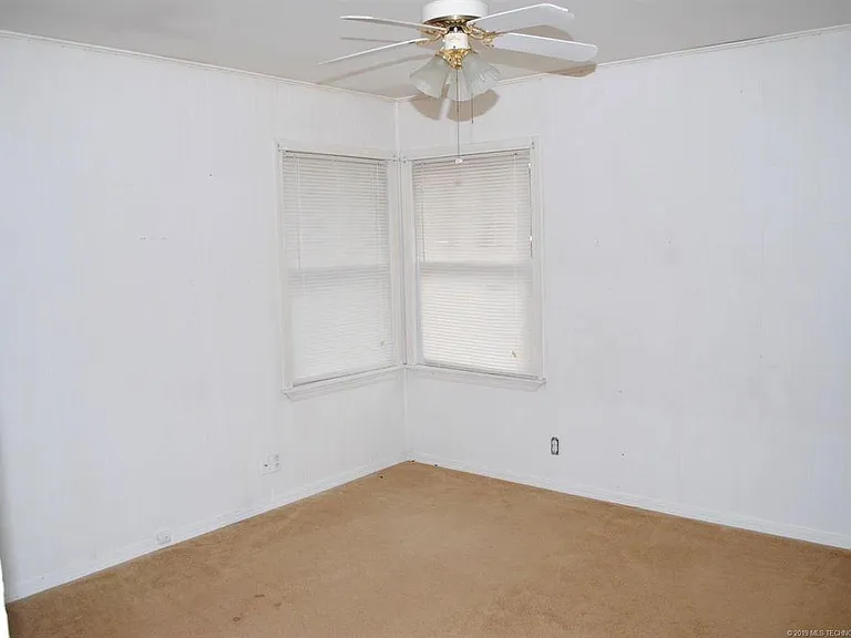 812 E 12th Pl — Photo 13
