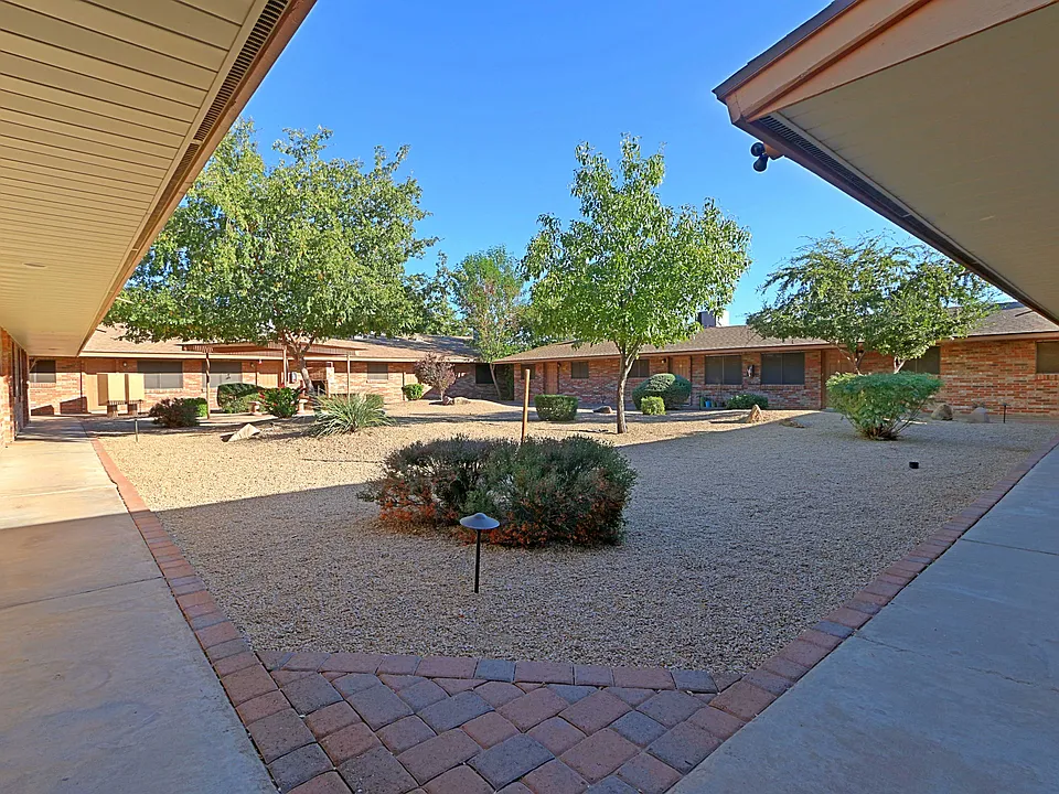707 W Rose Ln