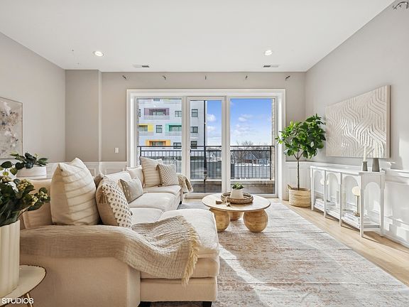 3rd image of 4039 N Elston Ave #3