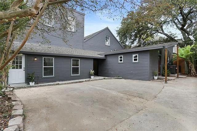 1401 N Galvez St — Photo 16