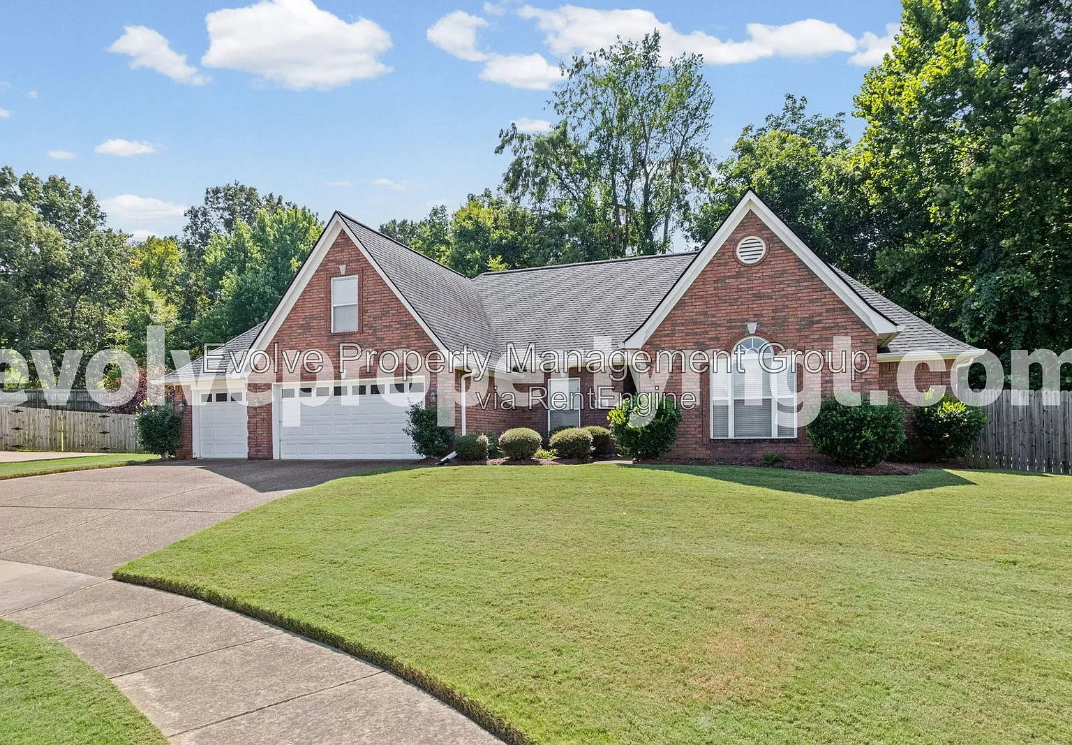 5 bed, 2.5 bath, 2491 sqft, $2,695 — Photo 2