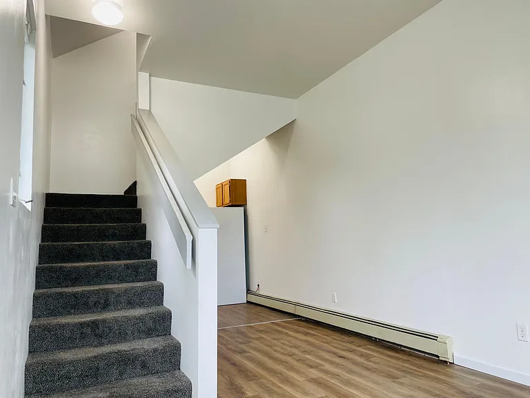 633 N Huron St — Photo 7