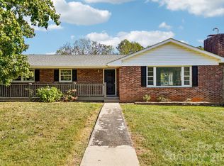 28 Highland St, Weaverville, NC 28787