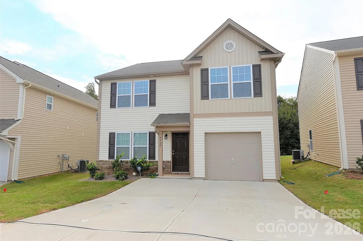 3 bed, 2.5 bath, 2100 sqft, $2,100 — Photo 1