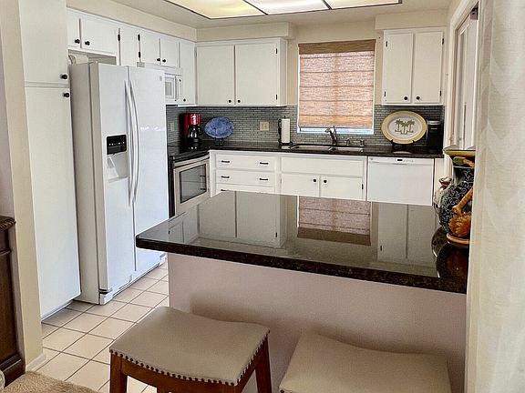 5th image of 9082 Warwick Dr