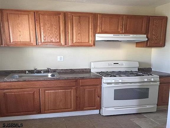 3rd image of 126 N Texas Ave #1