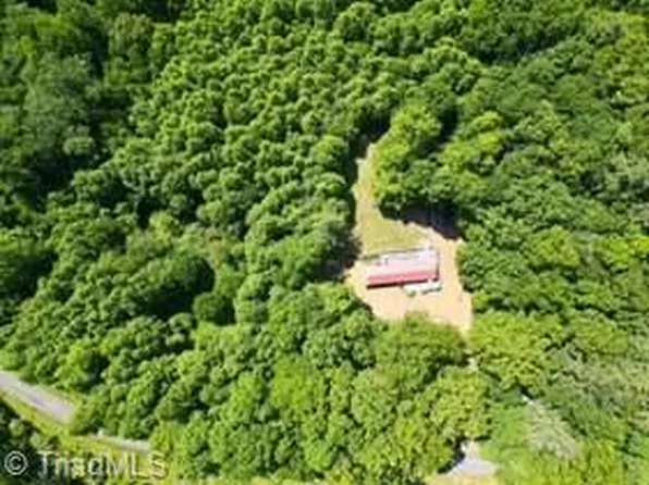 4885 Groundhog Mountain Rd, Hillsville, VA 24343