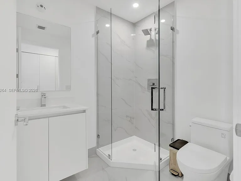 700 NE 24th St #5502 — Photo 9