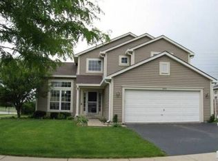 840 Parc Ct, Lake In The Hills, IL 60156