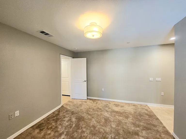 996 Newberry Ln — Photo 37