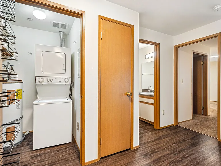 Daniels Apartments — Photo 17