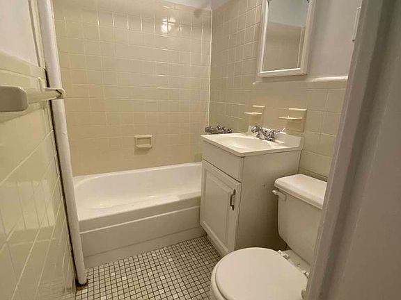 4th image of 44 E 63rd St #1DF