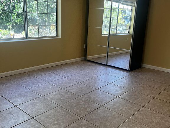 2nd image of 128 N La Peer Dr