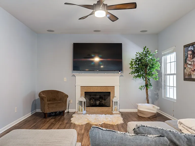 636 Wolfeboro Ln — Photo 13