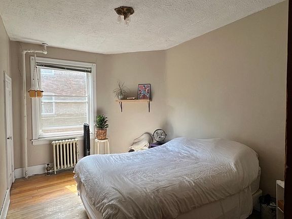 2nd image of 2275 Lorne St #F