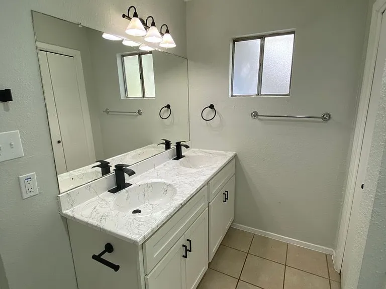 6805 Dubuque Ln — Photo 13
