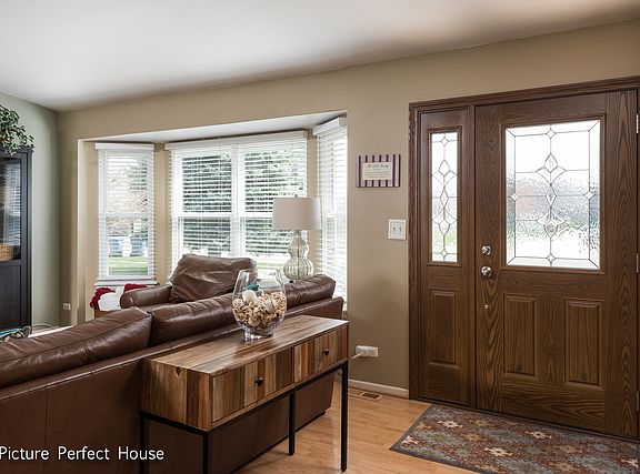 2nd image of 3073 Quincy Ln