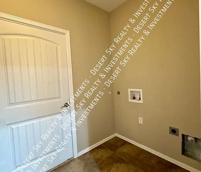 169 Oban Ct — Photo 9