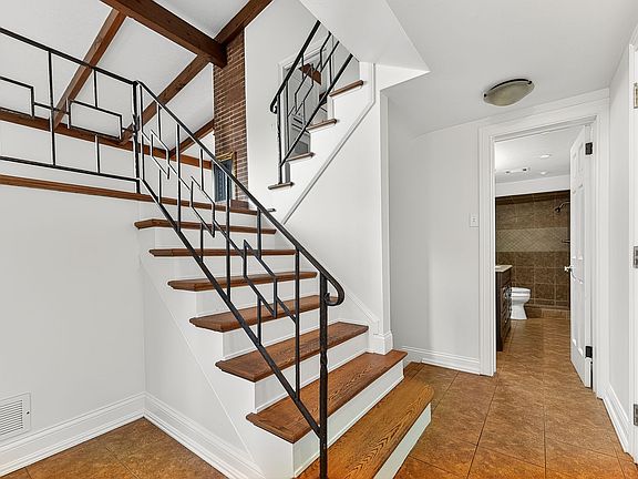 3rd image of 424 Glaids Dr