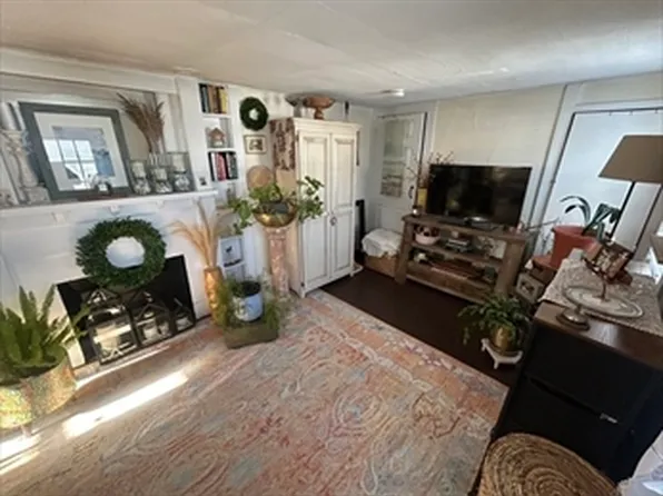 969 Plymouth St, Abington, MA