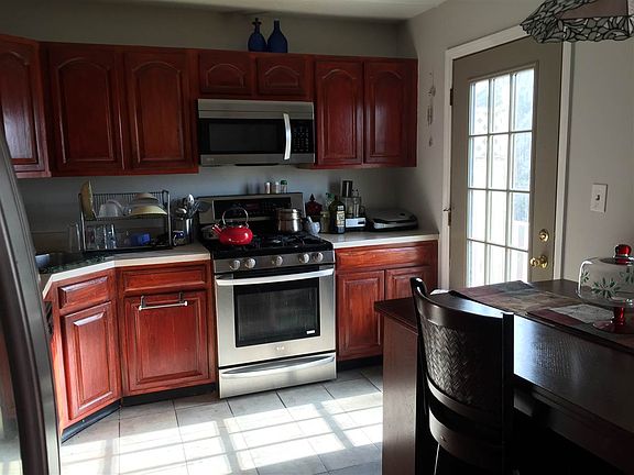 3rd image of 90 Cottonwood St #90