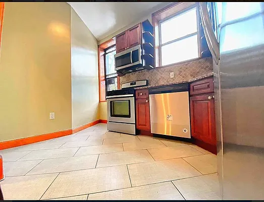 Rented by Corcoran | media 23