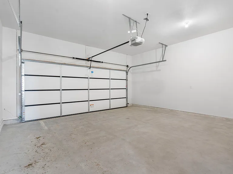 198 W Oaklawn St — Photo 22