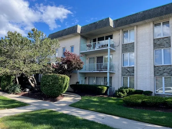 4715 W 106th St APT 1B, Oak Lawn, IL 60453