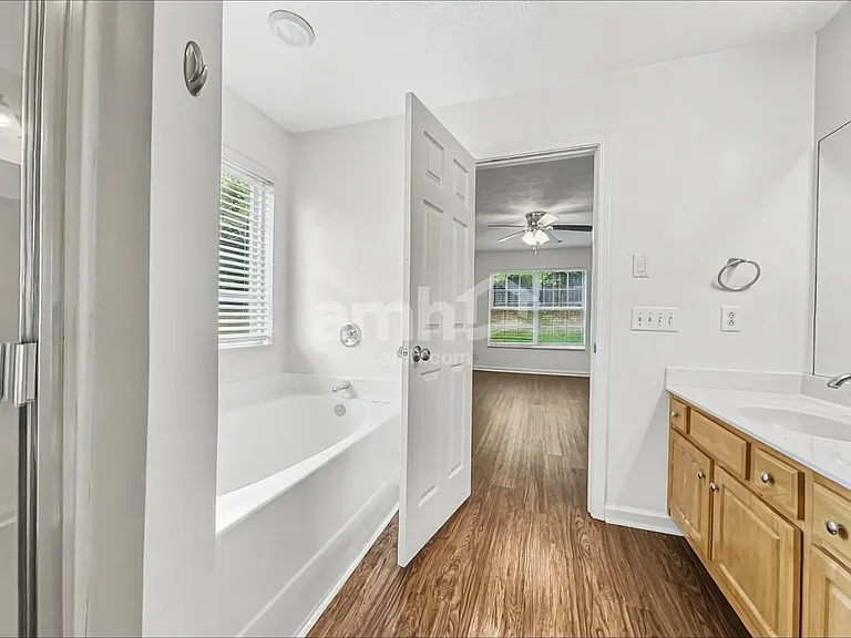 916 Springs Hill Way — Photo 13