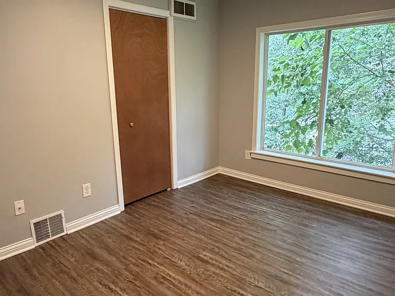 1069 Ackley St — Photo 9