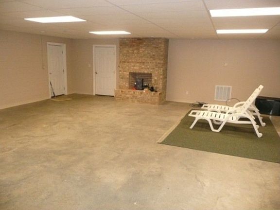 4th image of 178 Cabot Ln