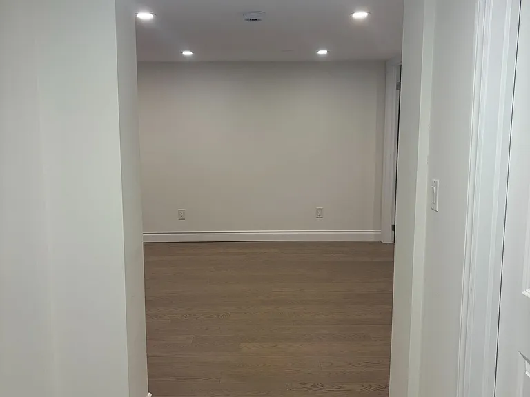 150 Codsell Ave #BASEMENT — Photo 3