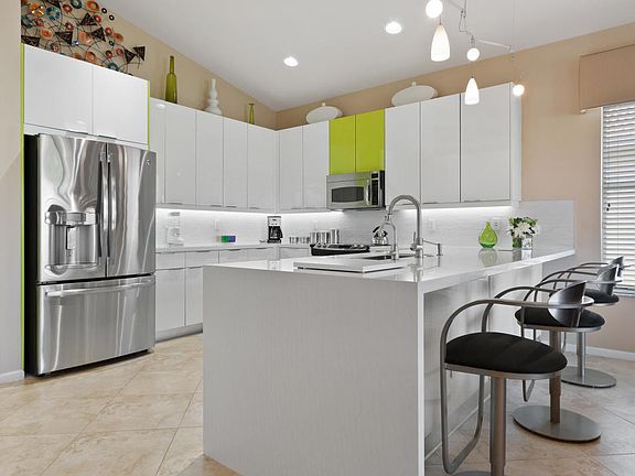 3rd image of 7054 Great Falls Cir
