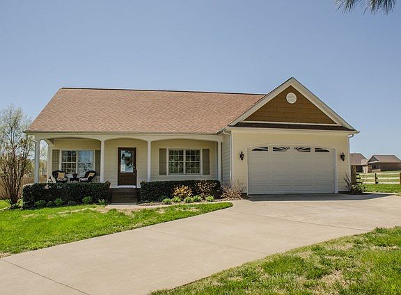 3rd image of 2220 Black Oak Dr