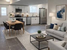 720 Grand Marais Rd E, Windsor, ON