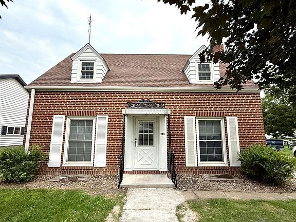 3rd image of 220 2nd St E