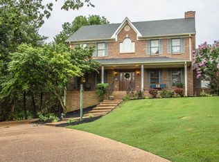 1118 Forestpointe Dr, Hendersonville, TN 37075